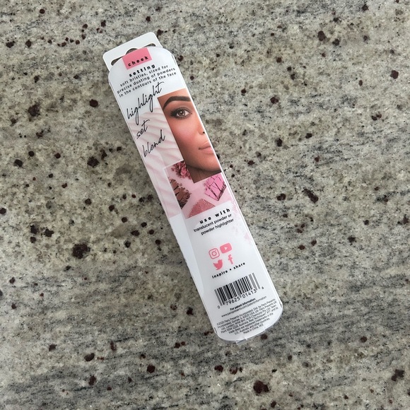 *NEW* Real Techniques Setting Beush (402) - Picture 6 of 6